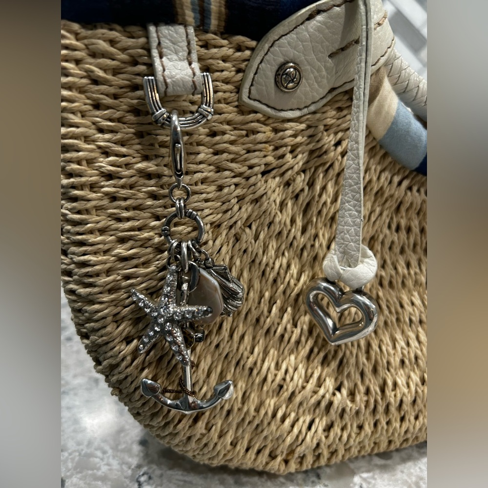 VINTAGE BRIGHTON COLLECTIBLES STRAW HANDBAG WHITE/NAVY BLUE STRIPE INTERIOR - Picture 8 of 14